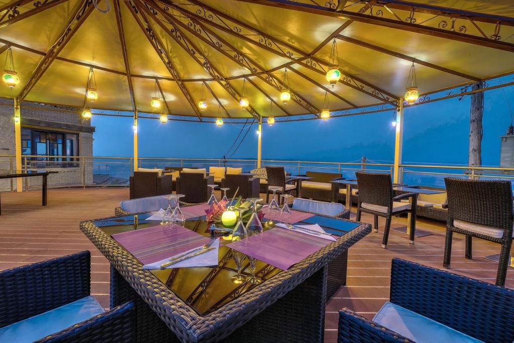 Diamond Suites 0*