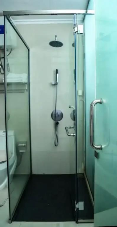 Royal Lake Hotel 3*