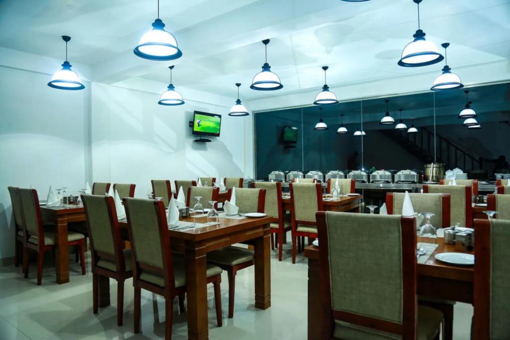 Royal Lake Hotel 3*