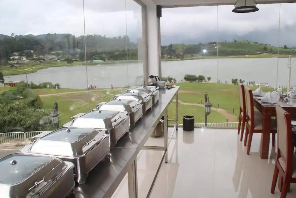 Royal Lake Hotel 3*