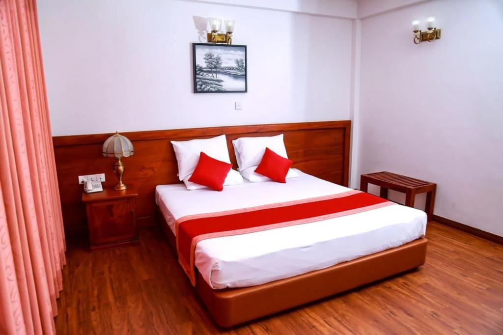 Royal Lake Hotel 3*