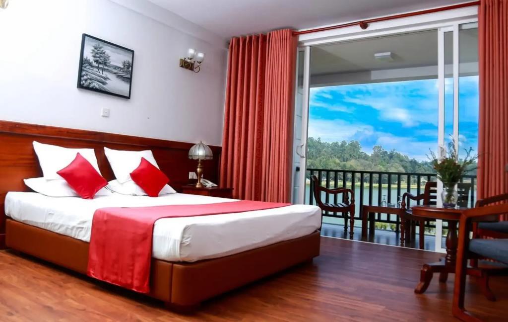 Royal Lake Hotel 3*