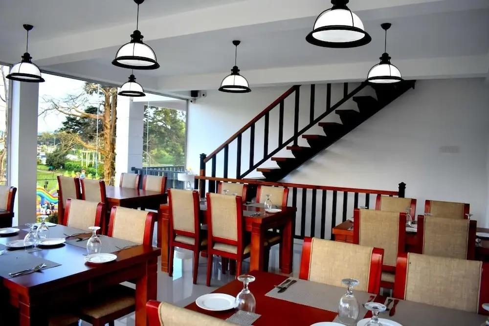 Royal Lake Hotel 3*