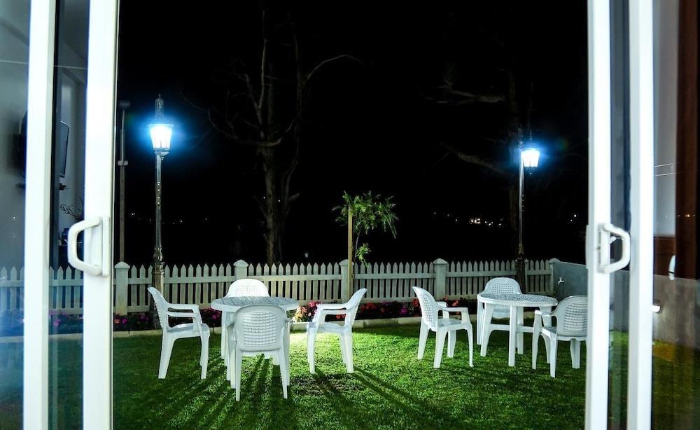 Royal Lake Hotel 3*