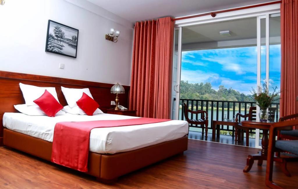 Royal Lake Hotel 3*