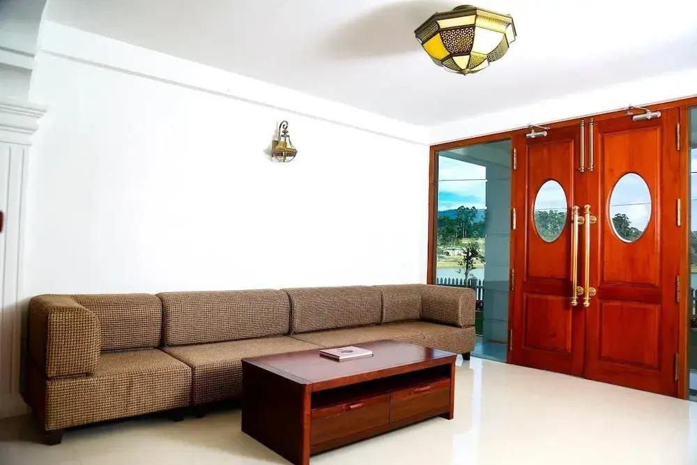 Royal Lake Hotel 3*