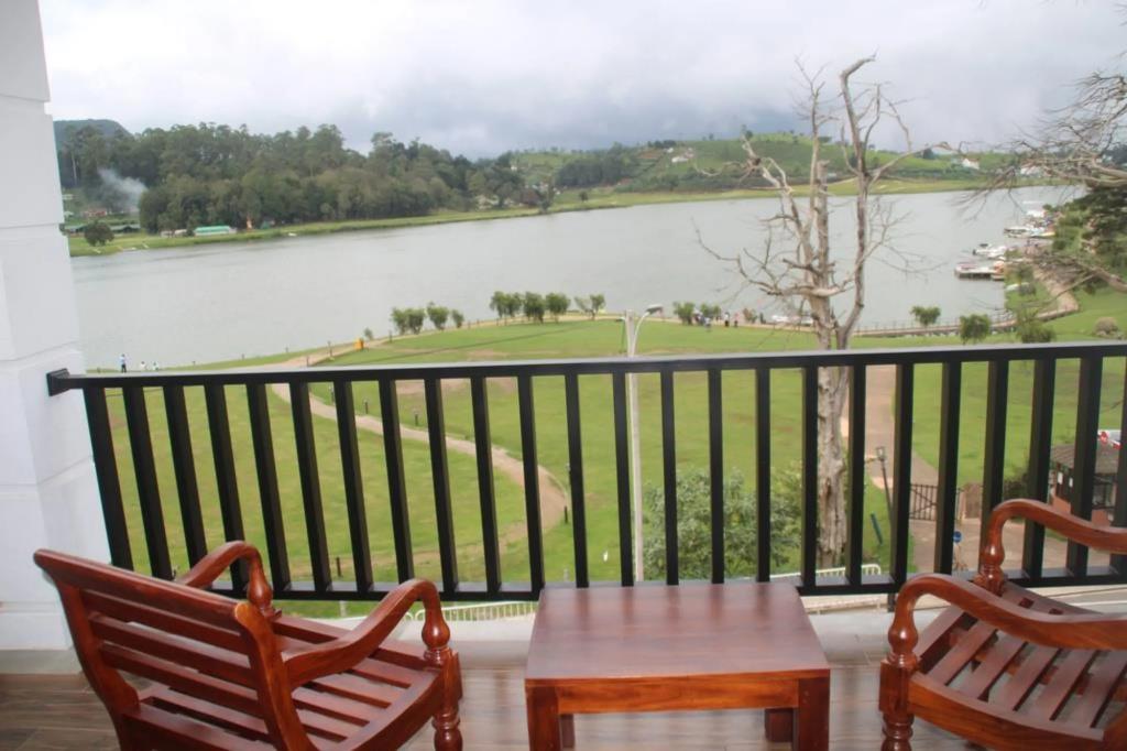Royal Lake Hotel 3*