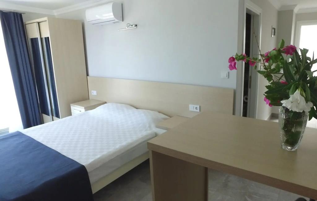 M2 Otel 0*