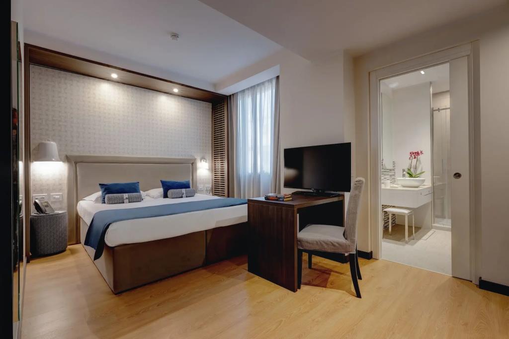 Fly Deco Hotel 4*