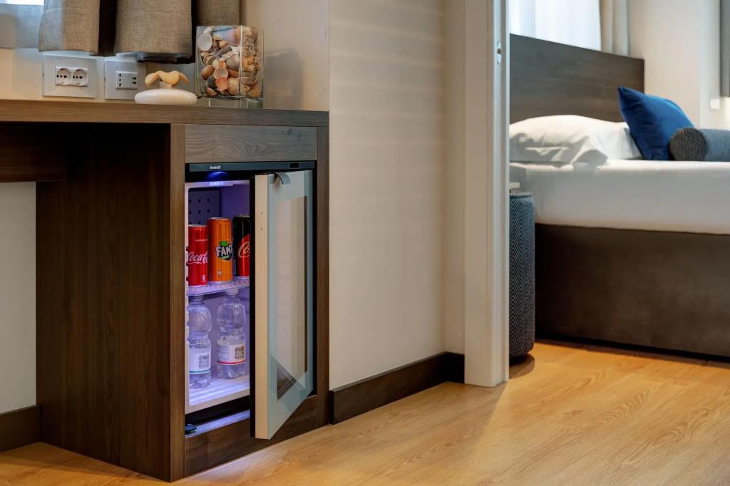 Fly Deco Hotel 4*