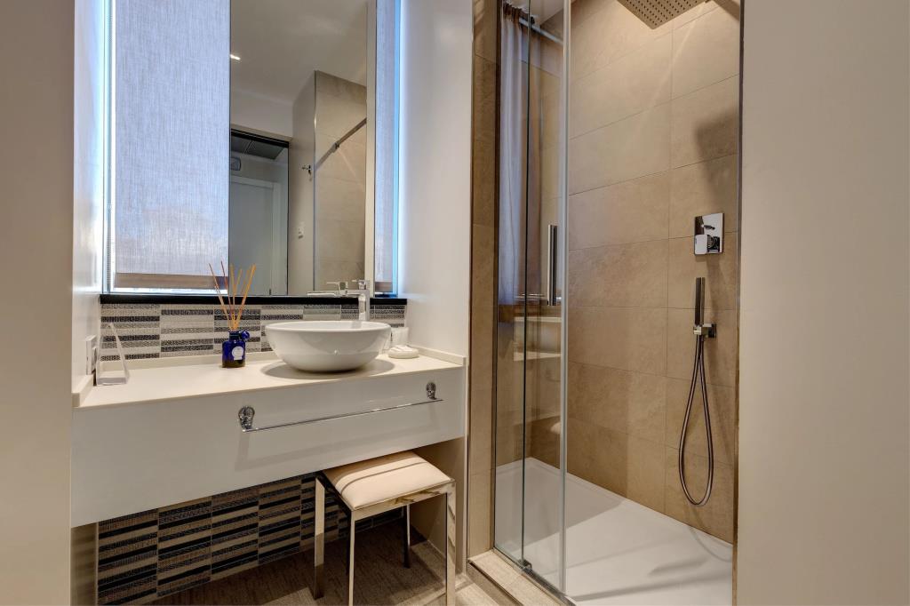 Fly Deco Hotel 4*