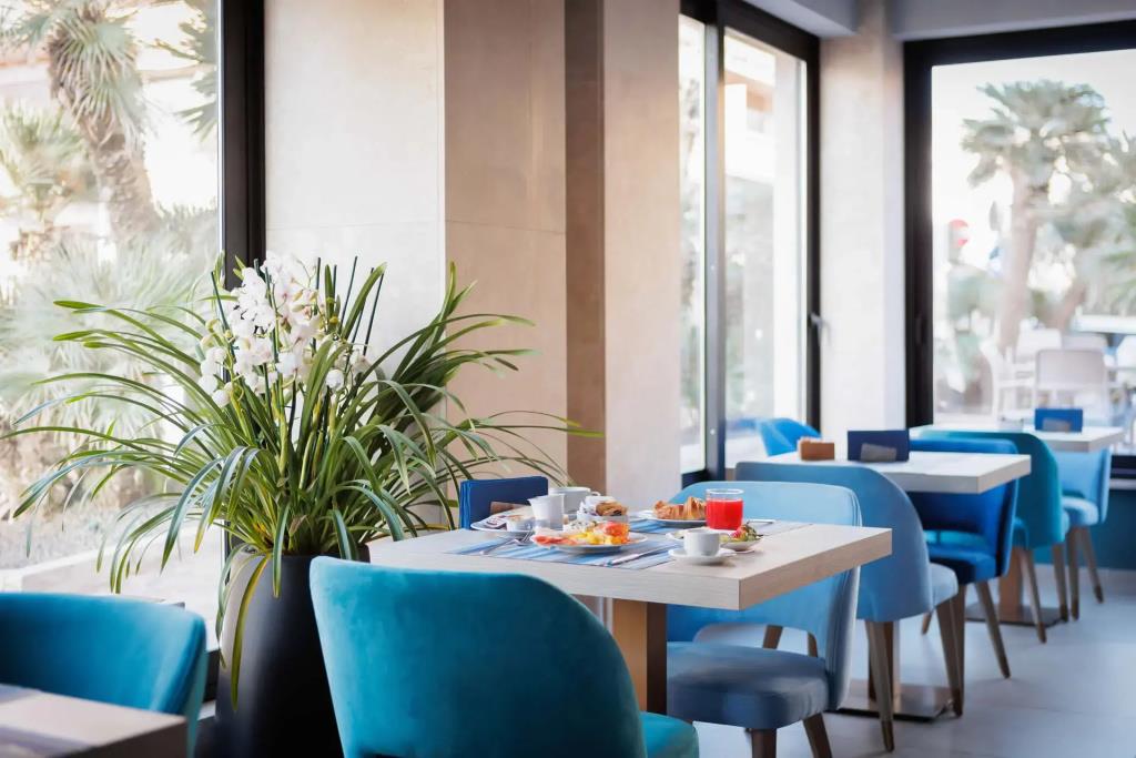 Fly Deco Hotel 4*