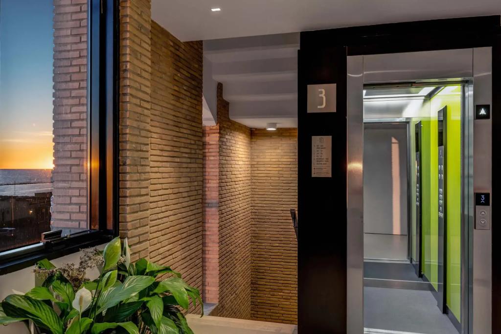 Fly Deco Hotel 4*