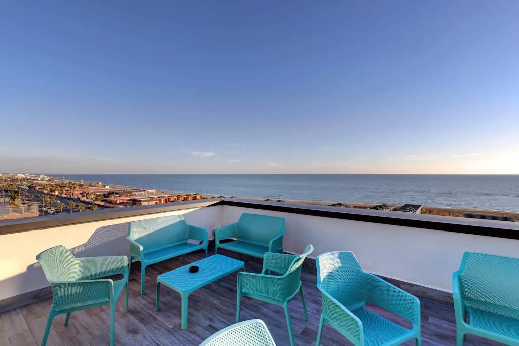 Fly Deco Hotel 4*