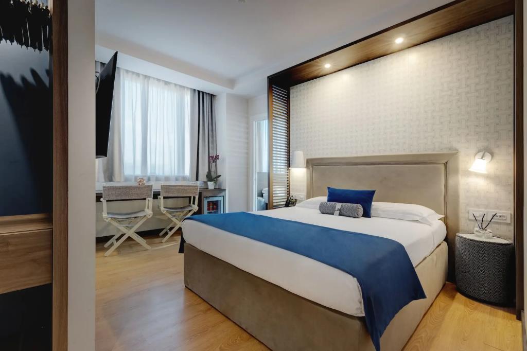 Fly Deco Hotel 4*