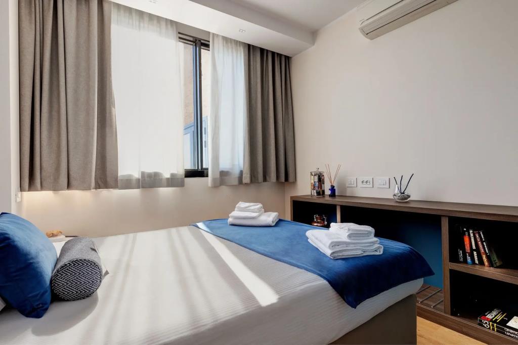 Fly Deco Hotel 4*