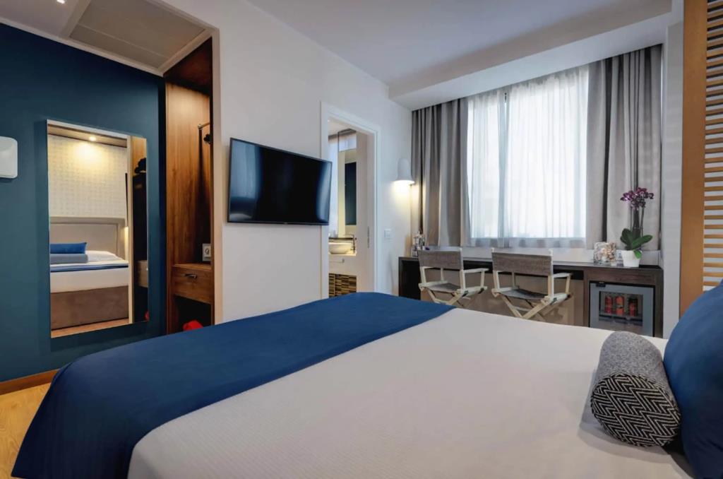 Fly Deco Hotel 4*