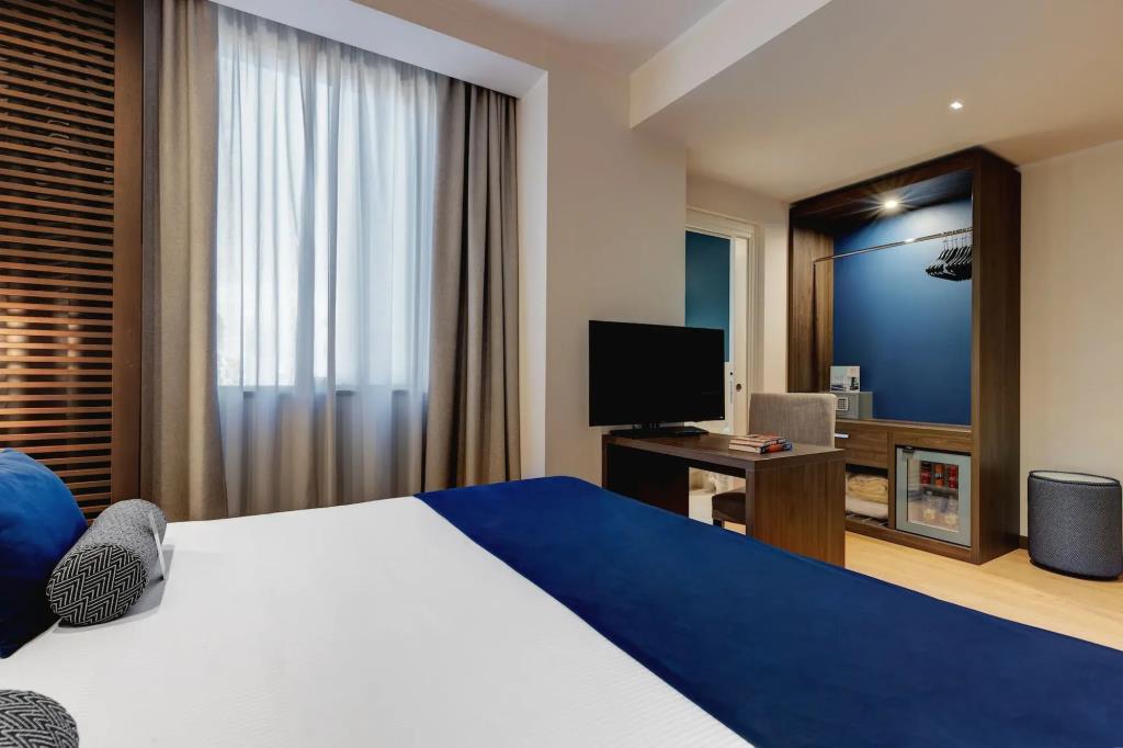 Fly Deco Hotel 4*