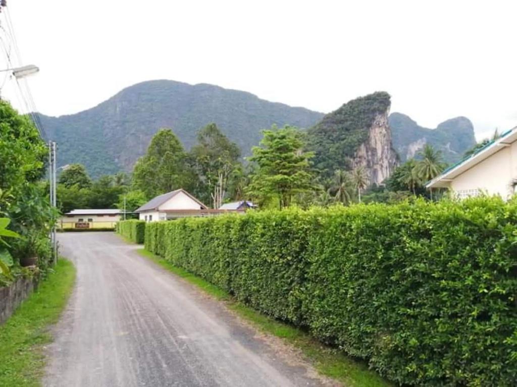 Baan Rim Nam Resort 2*
