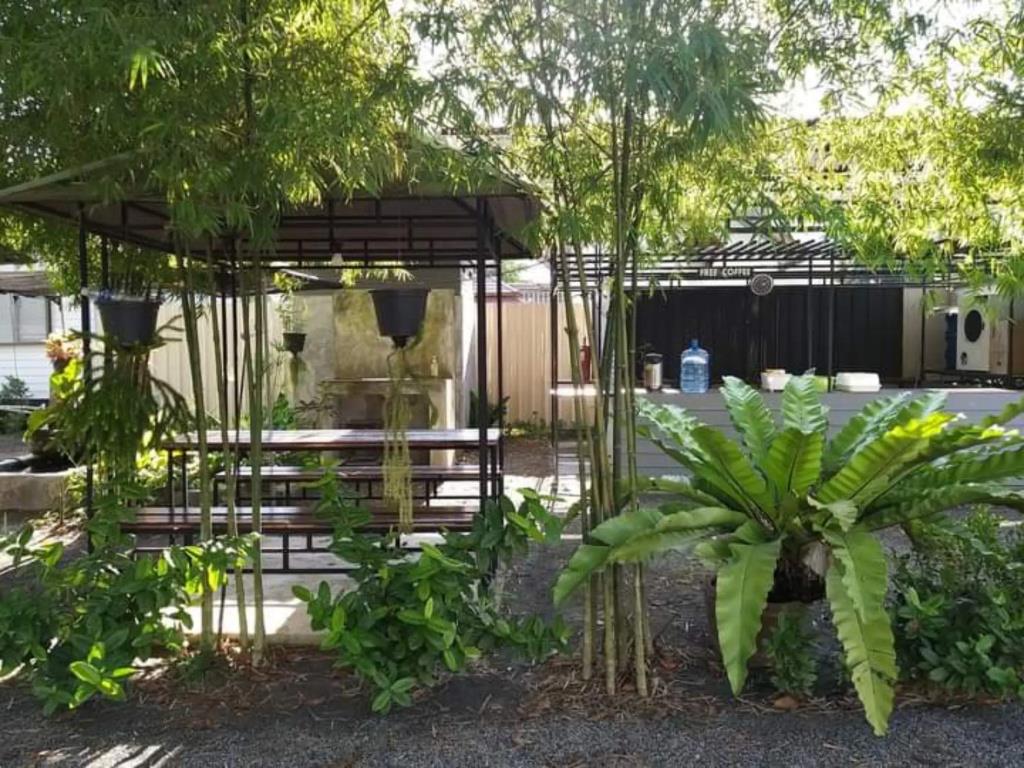 Baan Rim Nam Resort 2*