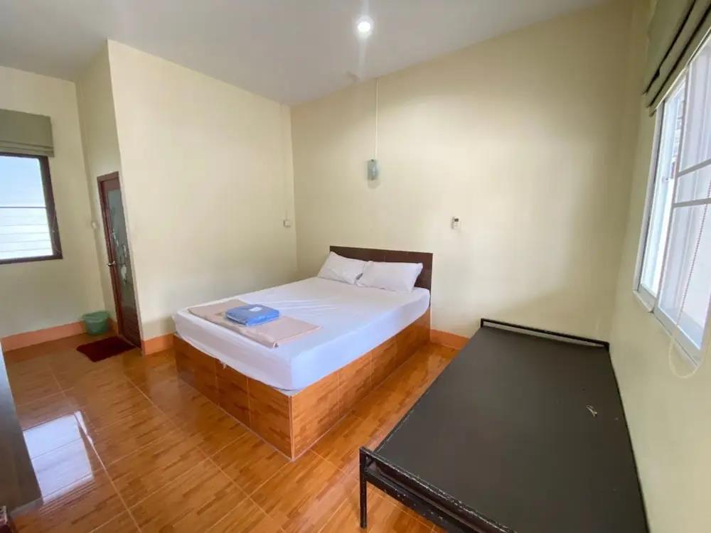 Baan Rim Nam Resort 2*