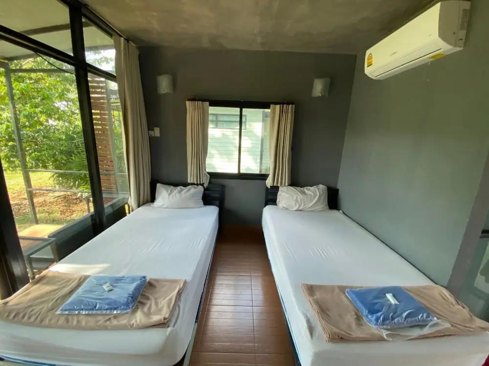 Baan Rim Nam Resort 2*