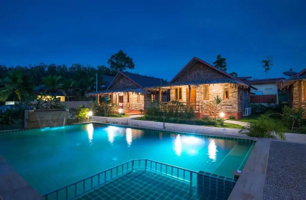 Pinthong Aonang Villa 0*