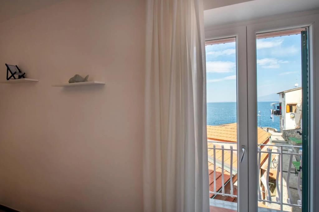 Caruso Sea View 0*
