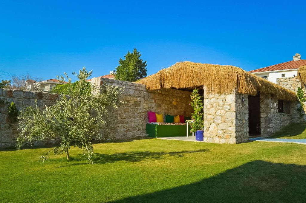 Karyada Hotel 0*