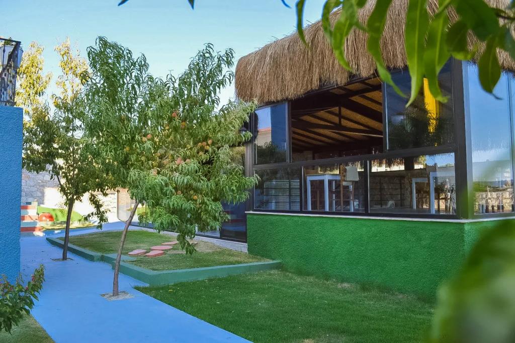 Karyada Hotel 0*