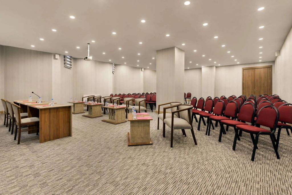 Ramada by Wyndham Van 4*