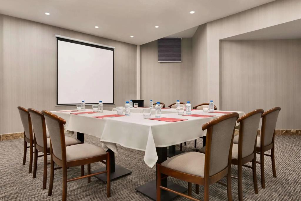 Ramada by Wyndham Van 4*
