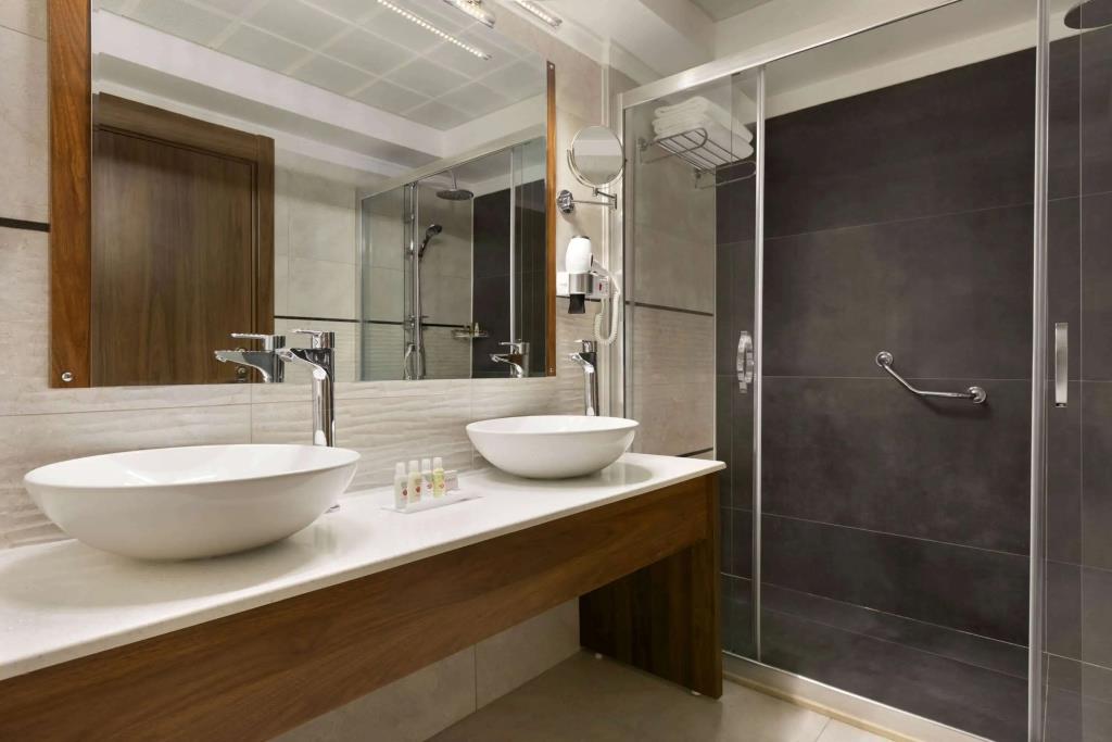 Ramada by Wyndham Van 4*
