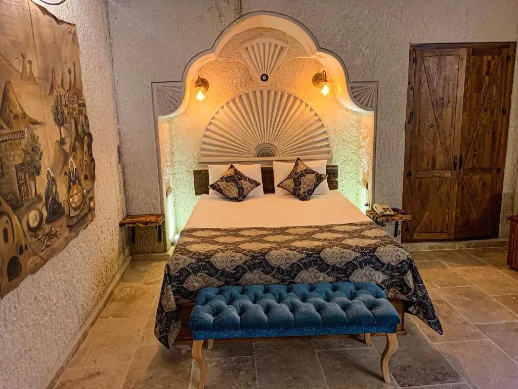 Risus Cave Suites 0*