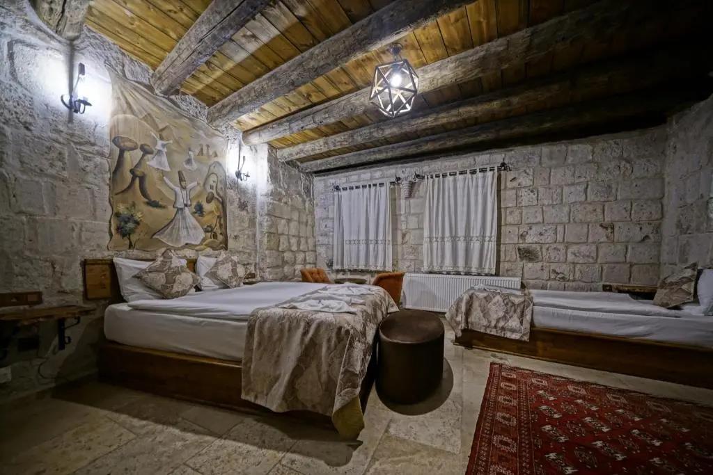 Risus Cave Suites 0*