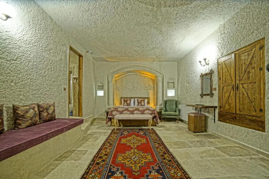 Risus Cave Suites 0*