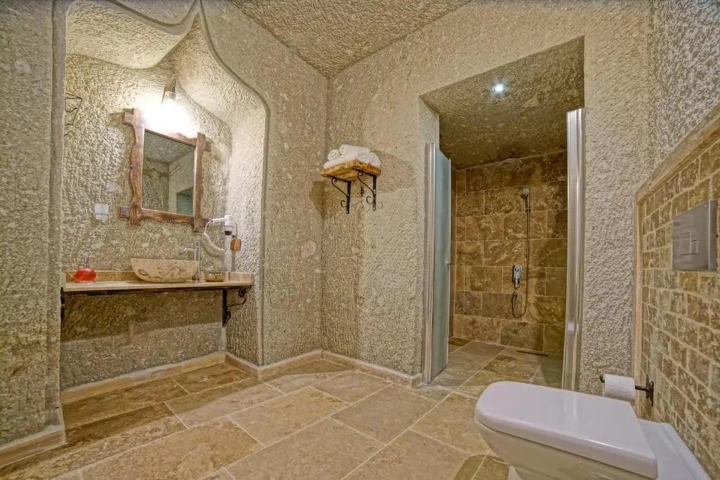 Risus Cave Suites 0*