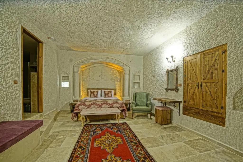 Risus Cave Suites 0*