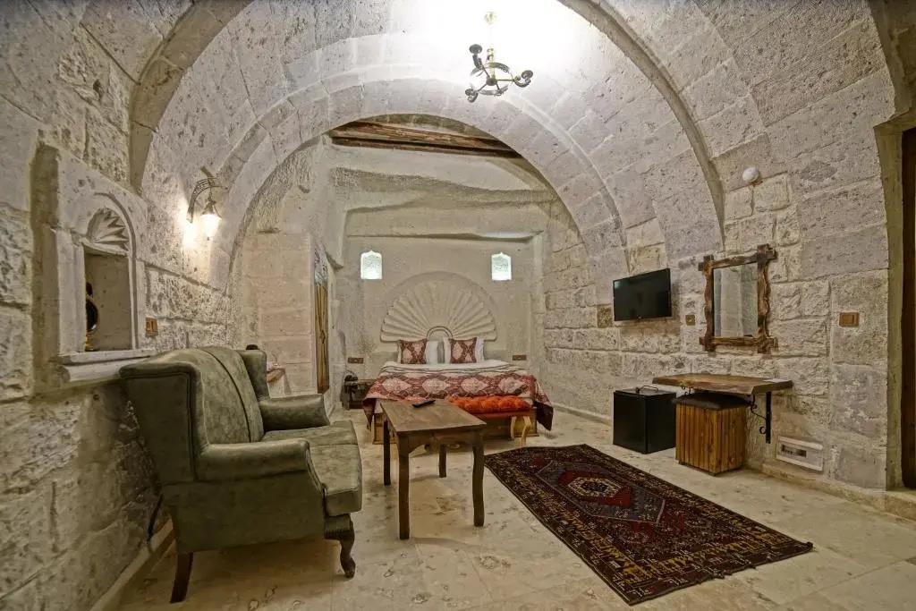 Risus Cave Suites 0*