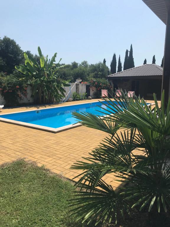 Apsua Villa 0*