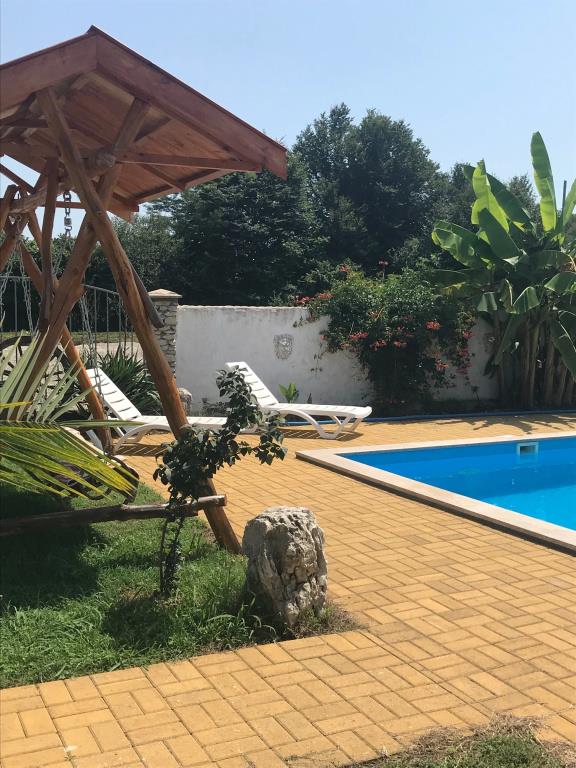 Apsua Villa 0*