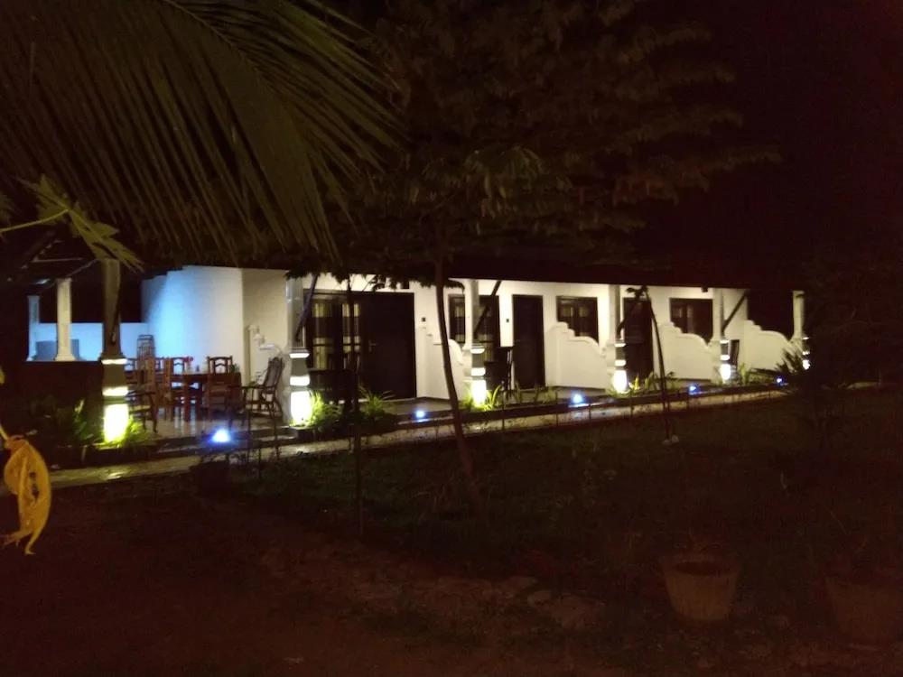 Amron Resort Sigiriya 3*