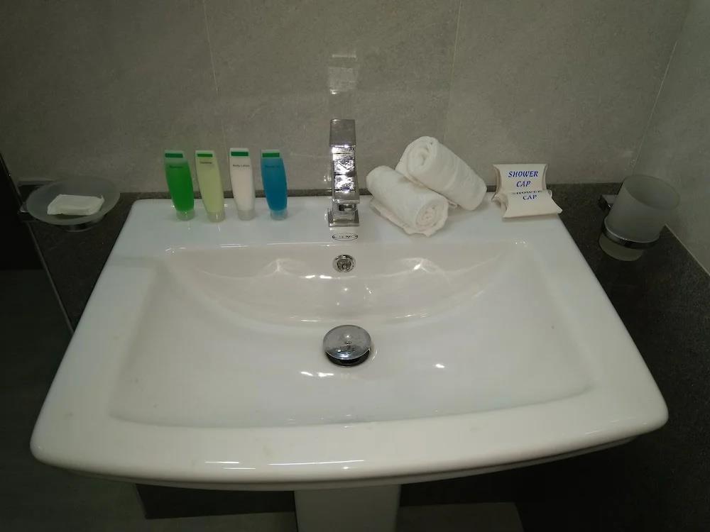Amron Resort Sigiriya 3*
