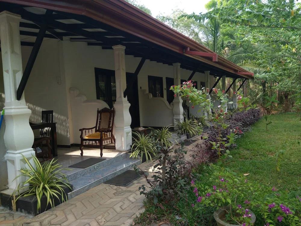 Amron Resort Sigiriya 3*