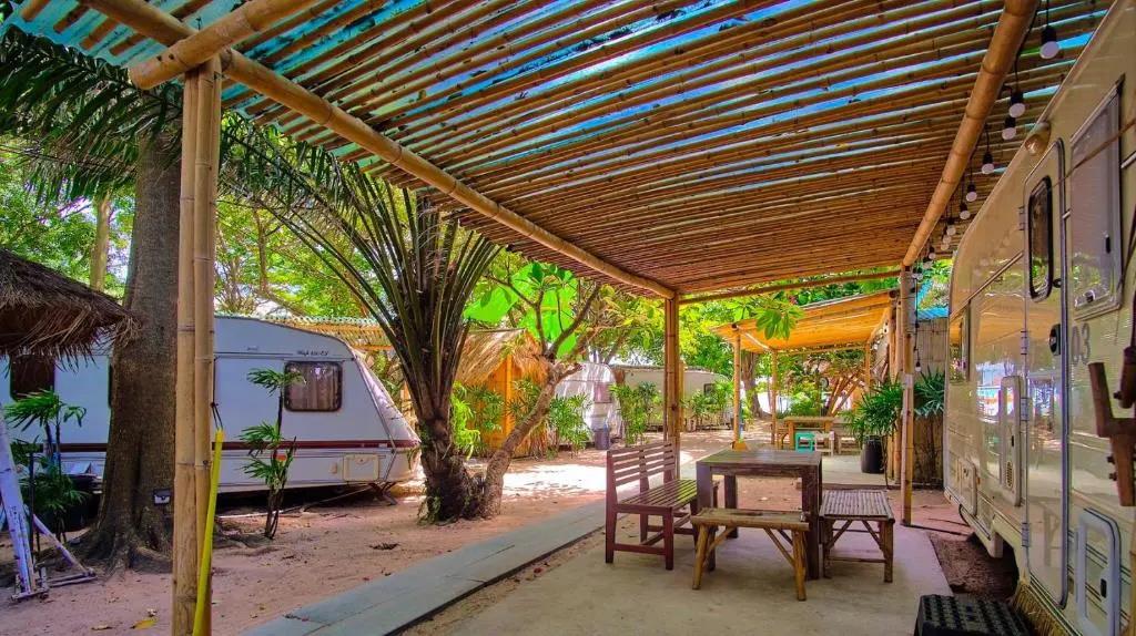 Beach House Camp 2*