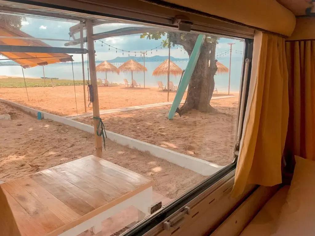 Beach House Camp 2*