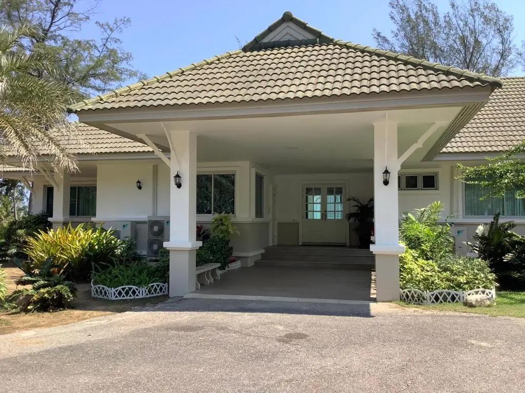 Seapine Beach Golf and Resort Hua Hin 3*