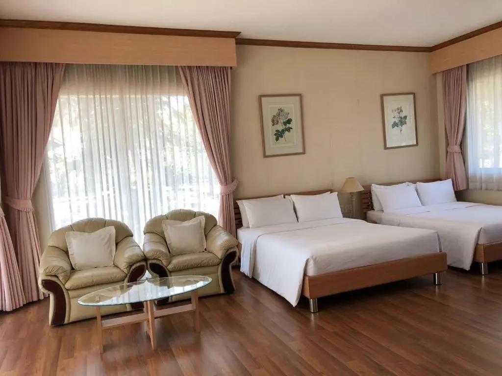 Seapine Beach Golf and Resort Hua Hin 3*