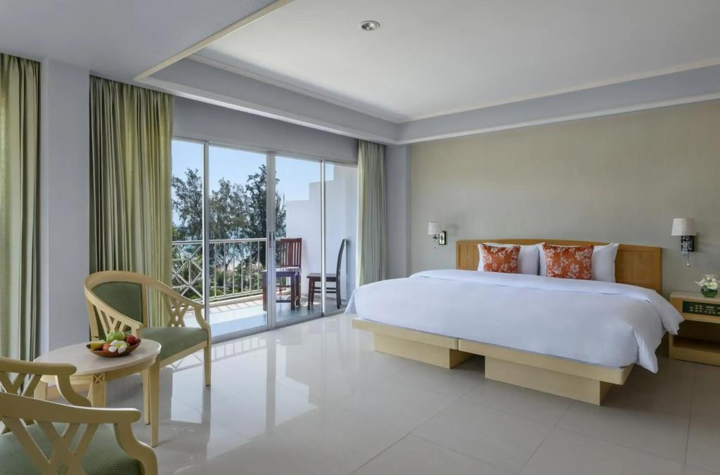 Seapine Beach Golf and Resort Hua Hin 3*