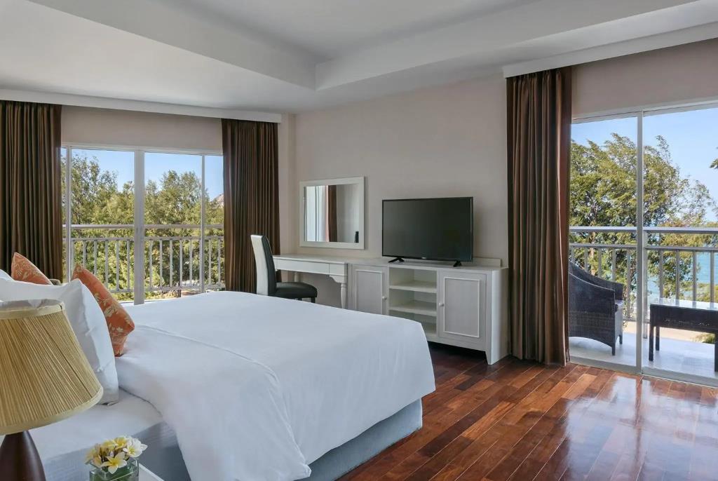 Seapine Beach Golf and Resort Hua Hin 3*